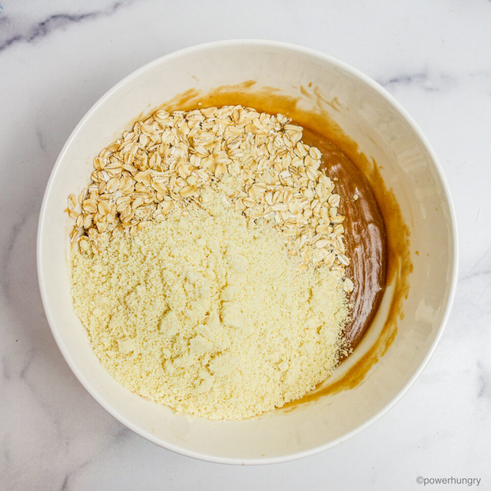 Easy OilFree Almond Granola (V, GF) powerhungry®